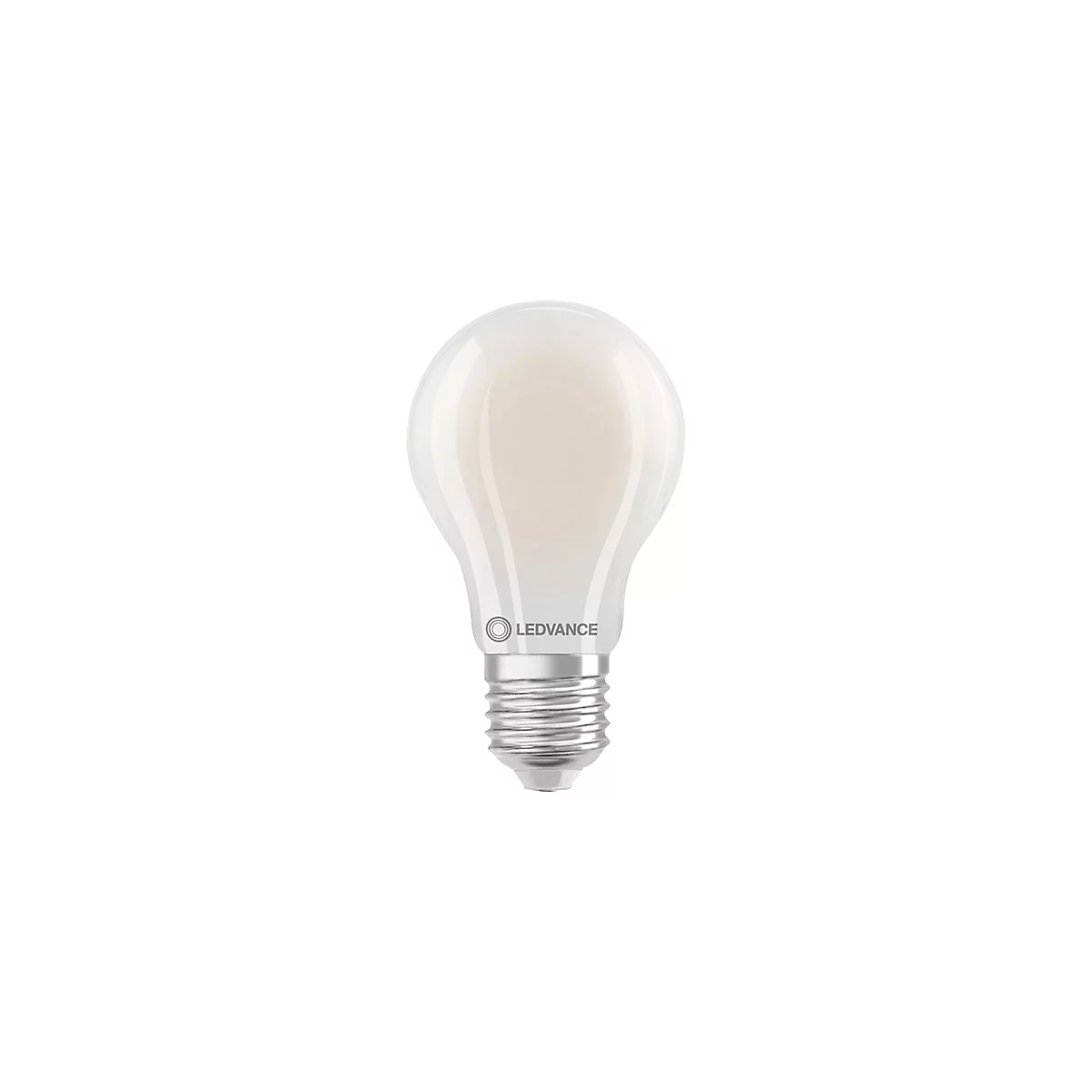 Weiße LED-Lampe in klassischer Birnenform mit E27-Sockel und LEDVANCE-Logo vor weißem Hintergrund.