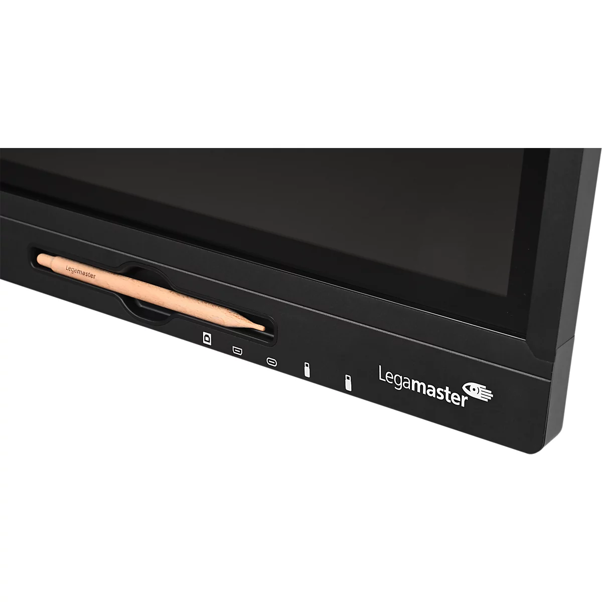Close-up van een zwart interactief whiteboard met pennenhouder. Binnenin zit een houten pen met een logo. 'Legamaster' staat rechtsonder.