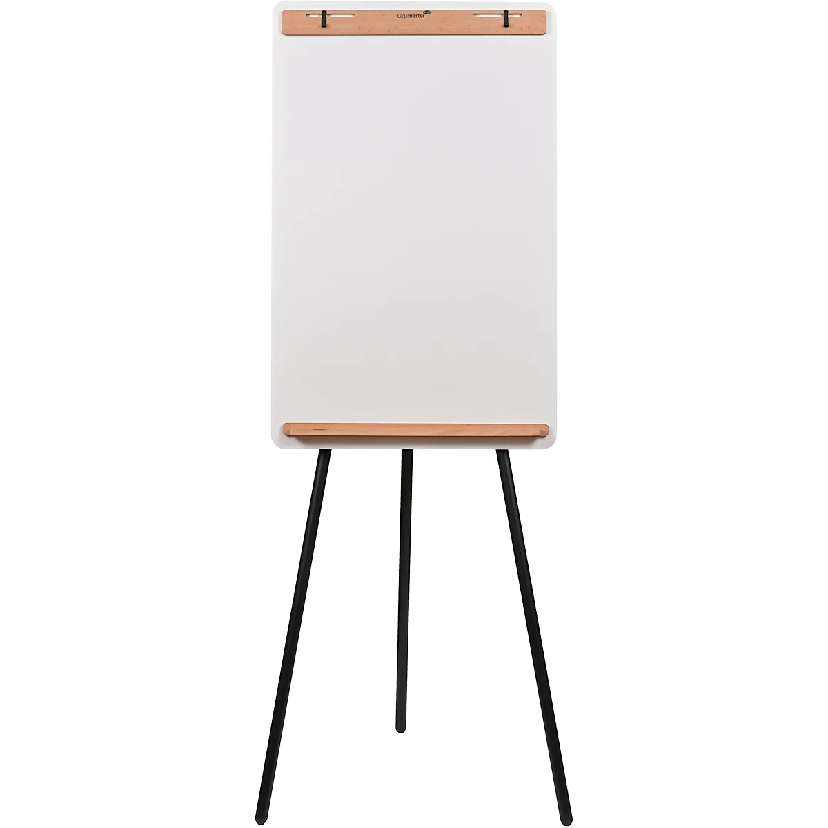 Weißes Flipchart auf schwarzem Dreibein-Ständer. Obere und untere Leiste in Holzoptik.