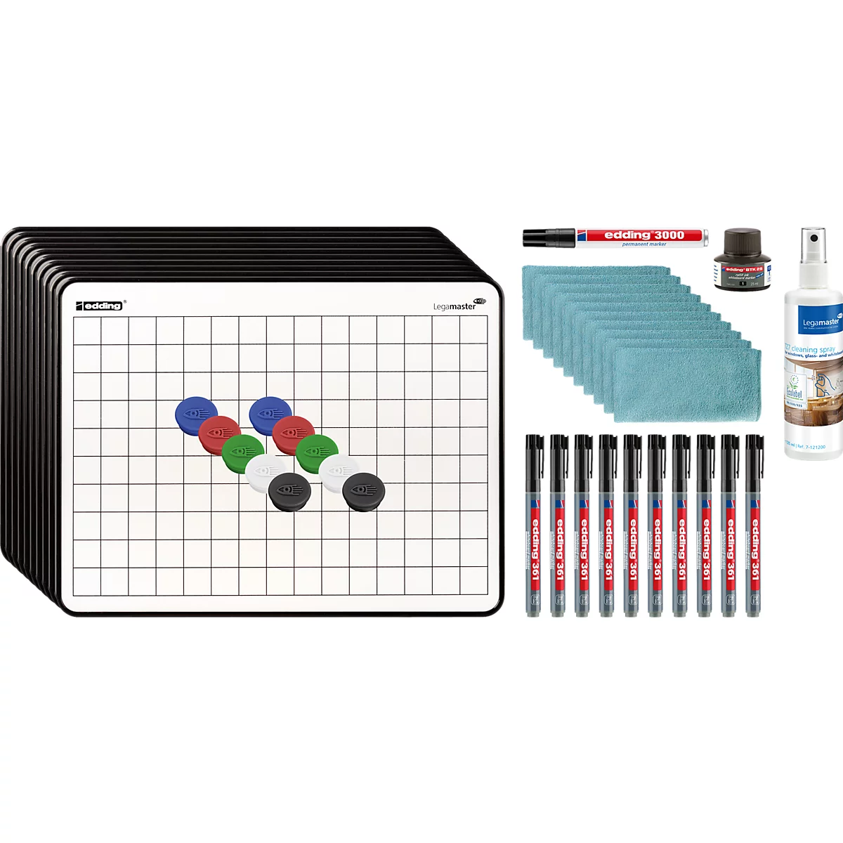 Set aus Whiteboards mit Karomuster, bunten Magneten, Stiften, Reinigungstüchern und Spray.