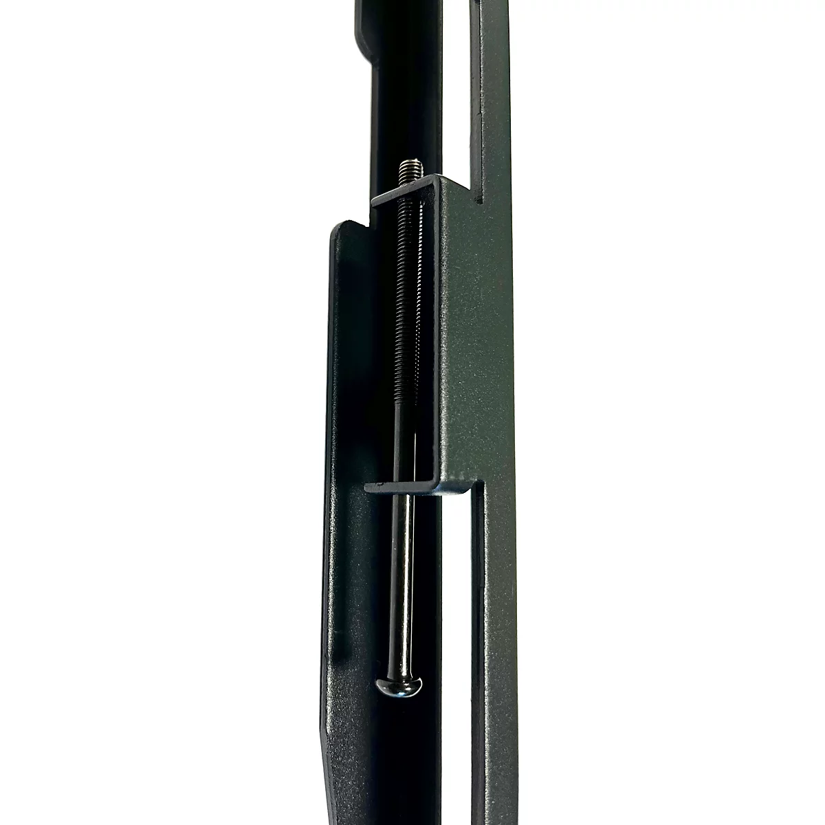 Detailopname van een beugel: donker metalen frame met schroef en draad.