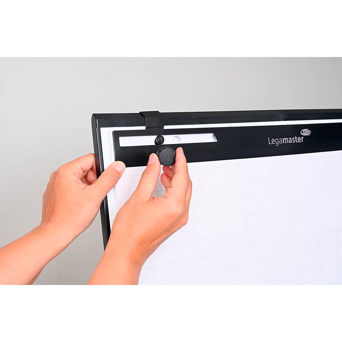 Legamaster Sketch Easy flipover, magnetisch bord, in hoogte verstelbaar, statiefvoet, incl. plateau, B 680 x H 1050 mm, zwart en wit