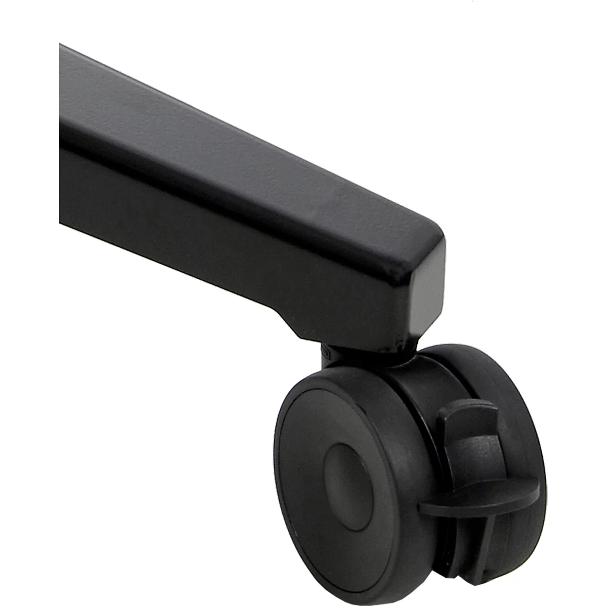 Gros plan d'un pied à roulettes noir avec roue et support.