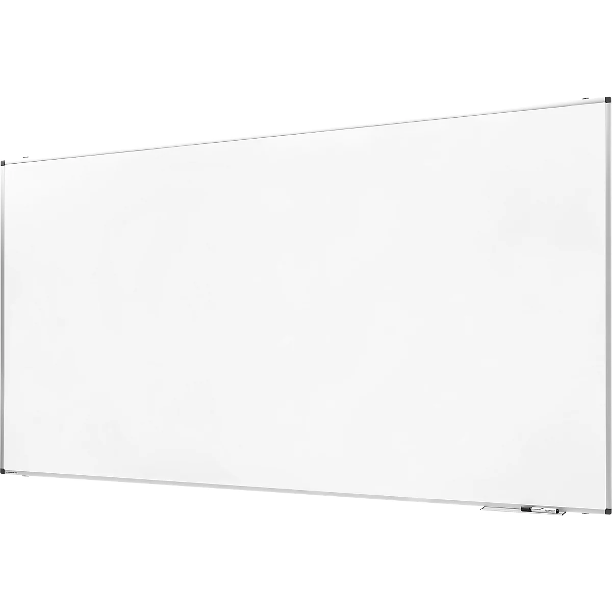 Grand tableau blanc rectangulaire avec un cadre argenté. Un stylo est posé sur le bord inférieur.