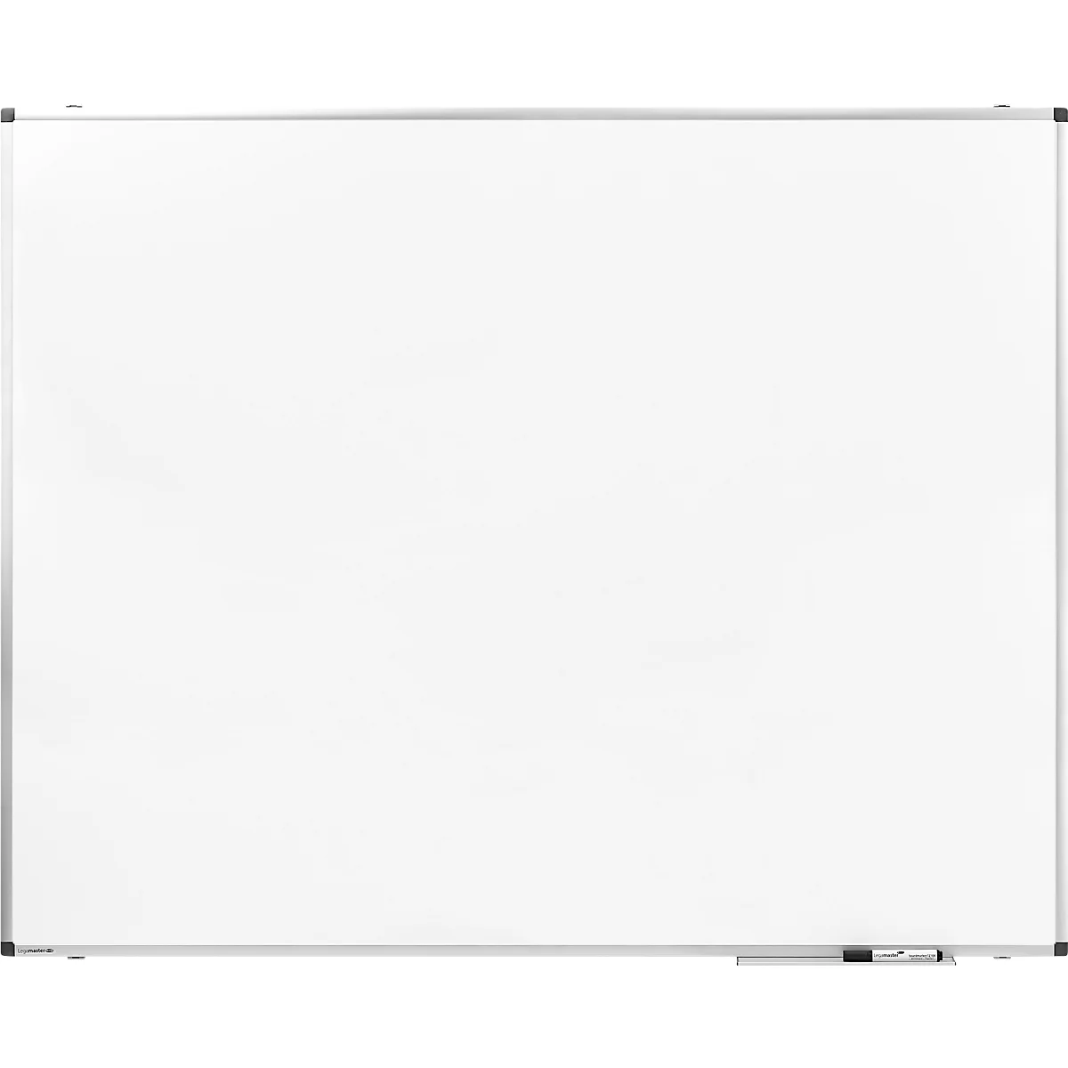 Weißes Whiteboard mit silbernem Rahmen. Unten rechts liegen ein Schwamm und ein Stift.