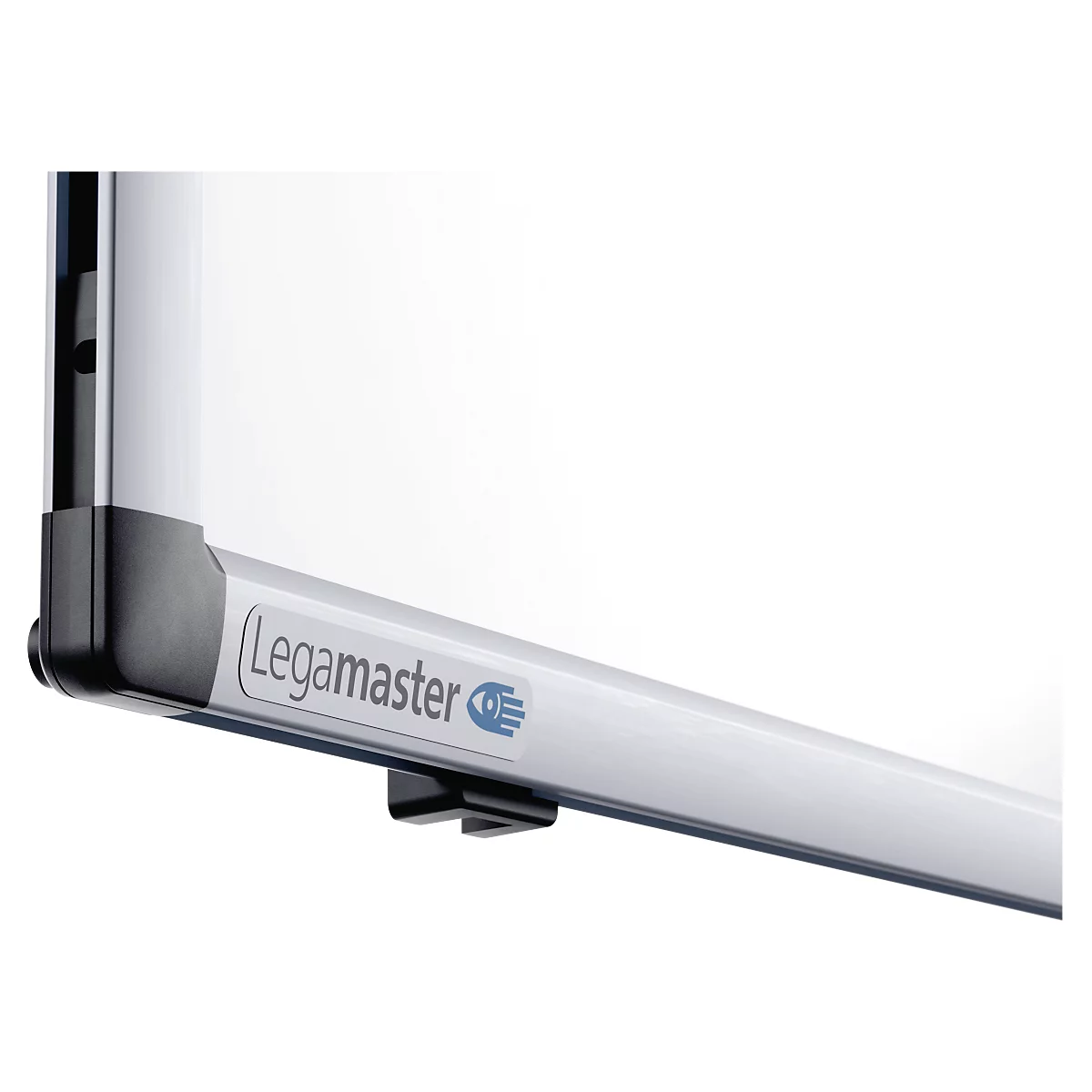 Detailaufnahme einer weißen Tafelhalterung mit dem Schriftzug "Legamaster" und einem blauen Logo.