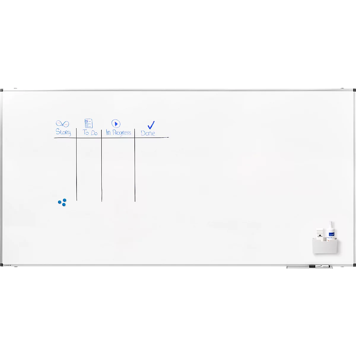 Weißes Whiteboard mit Kanban-Spalten: 'Backlog', 'To Do', 'In Bearbeitung' und 'Erledigt'. Blaue Magnete und Stifthalter.