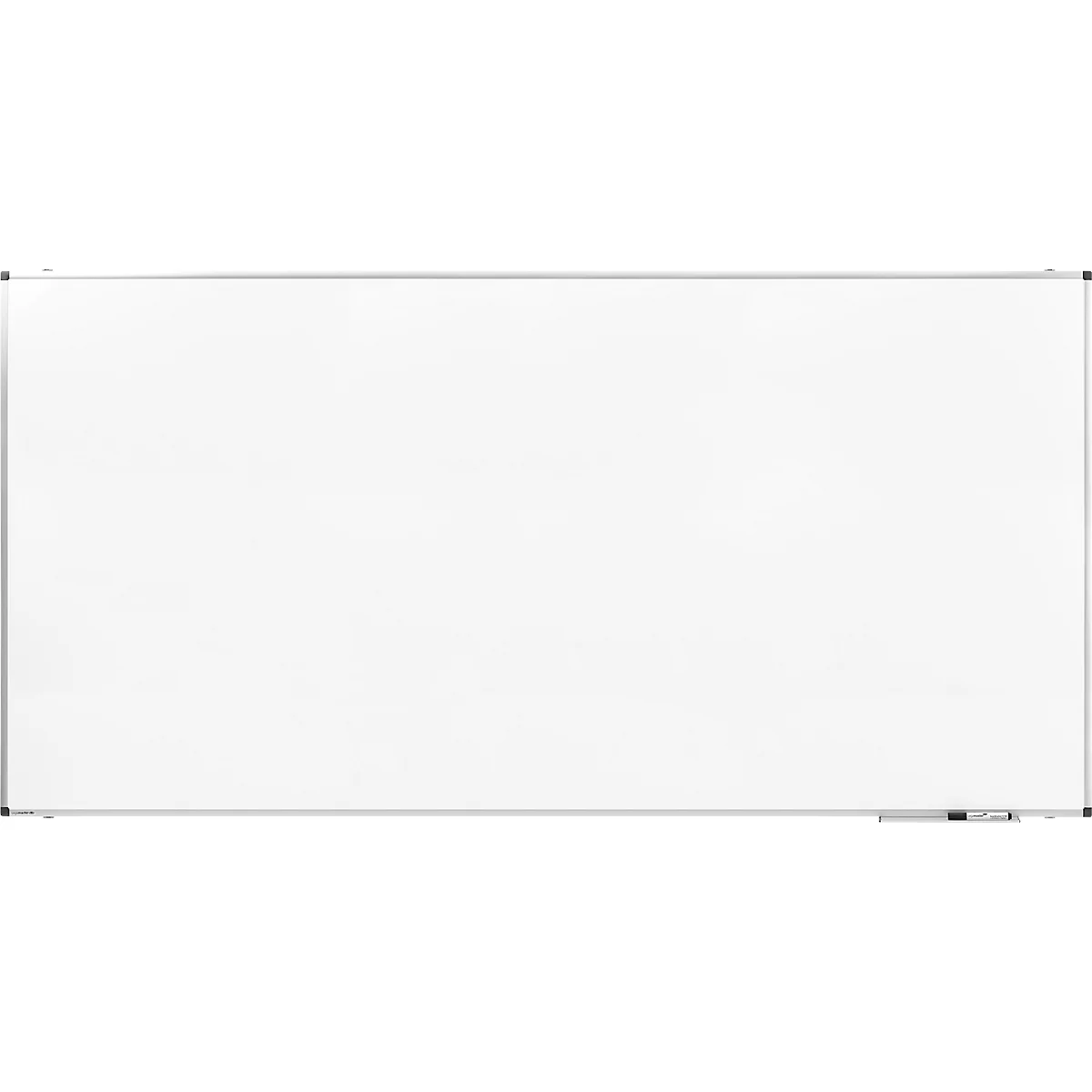 Wit whiteboard met zilveren frame.