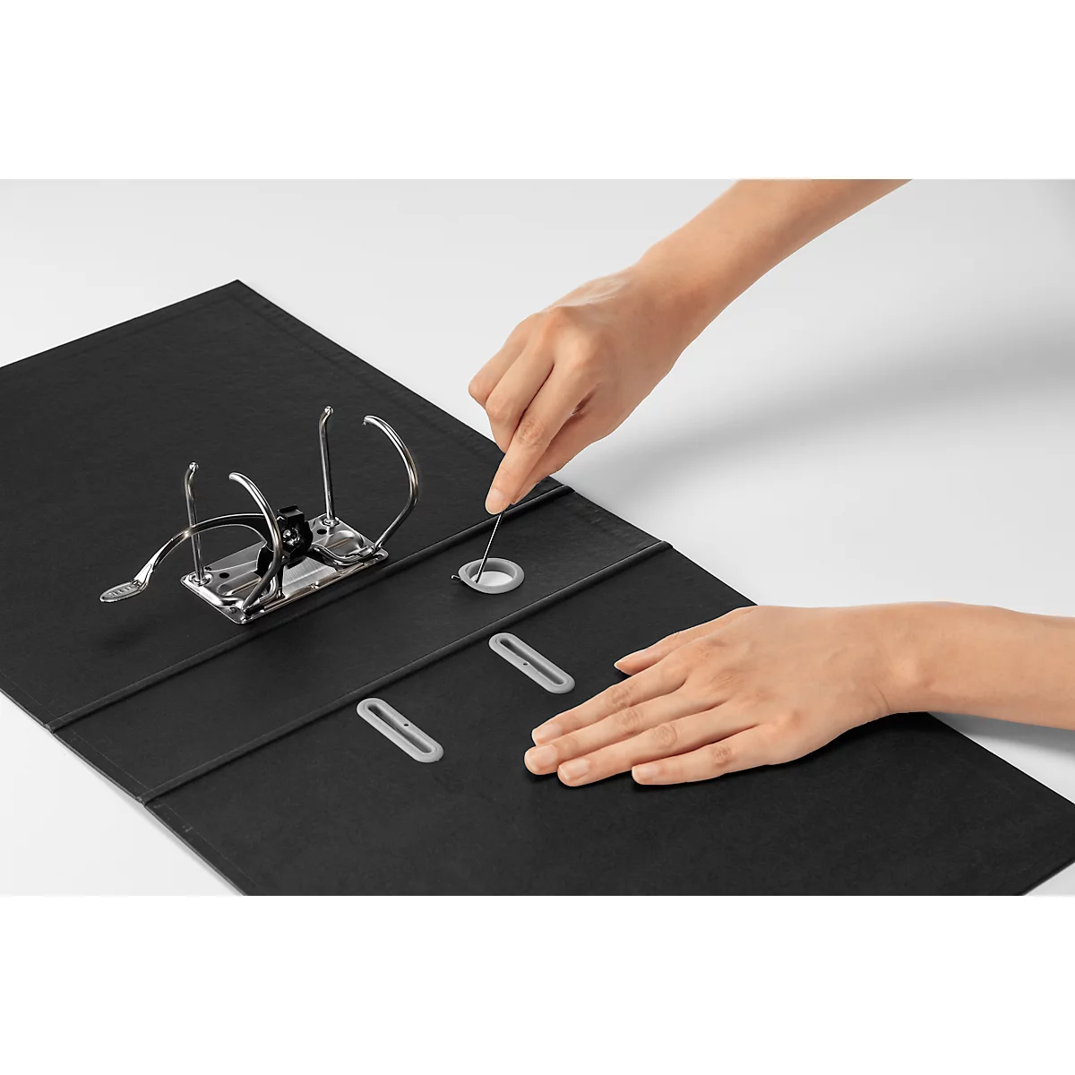 LEITZ® Classeur Recycle, A4, largeur dos 50 mm, mécanisme à levier 180°, étiquette dos &amp; trou de préhension, 100 % recyclable, noir