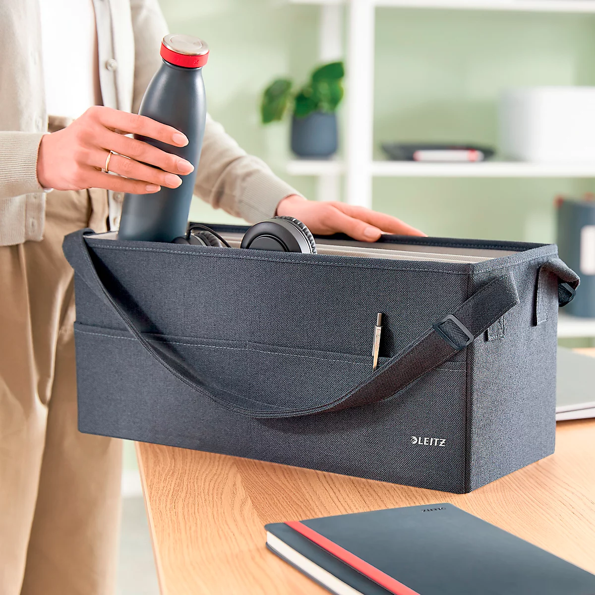 Leitz Desk Sharing Tasche, faltbar, 3 Fächer, passend für Laptops bis 18', samtgrau, 465 x 210 x 200 mm