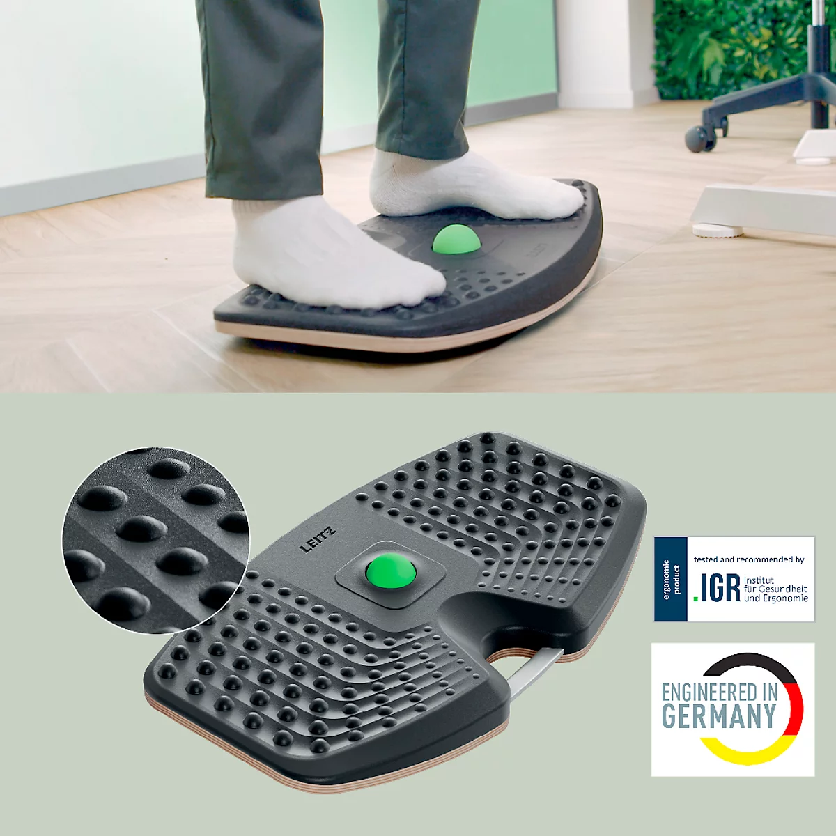 Person steht auf einem ergonomischen Fußhocker. Das Produkt und Details wie Logo, Noppenstruktur und IGR-Zertifizierung sind sichtbar.