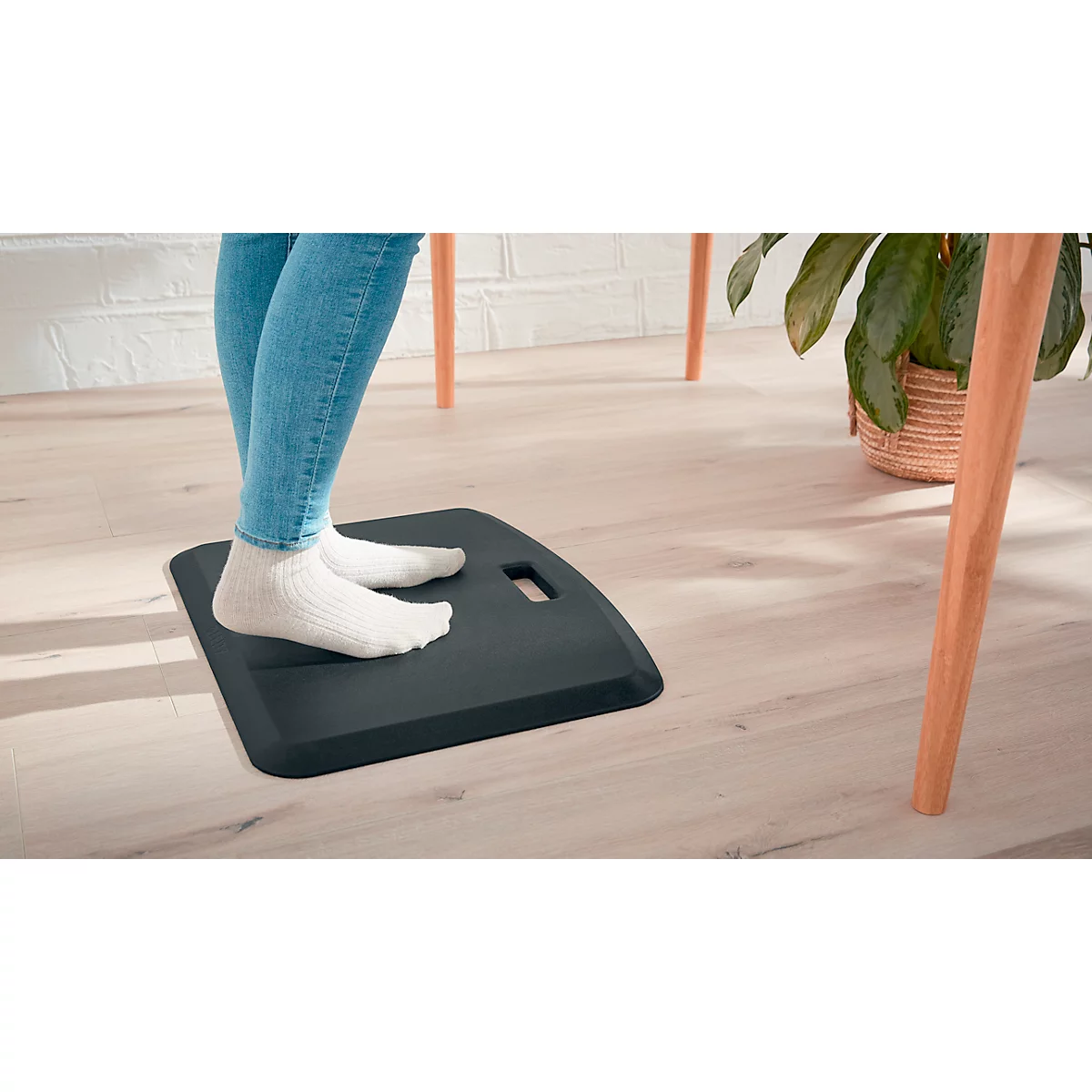 Leitz Ergo Cosy antivermoeidheidsmat, voor sta- of zitwerkplek, compact, draagbaar, B 457 x D 560 x H 20 mm, schuim, donkergrijs