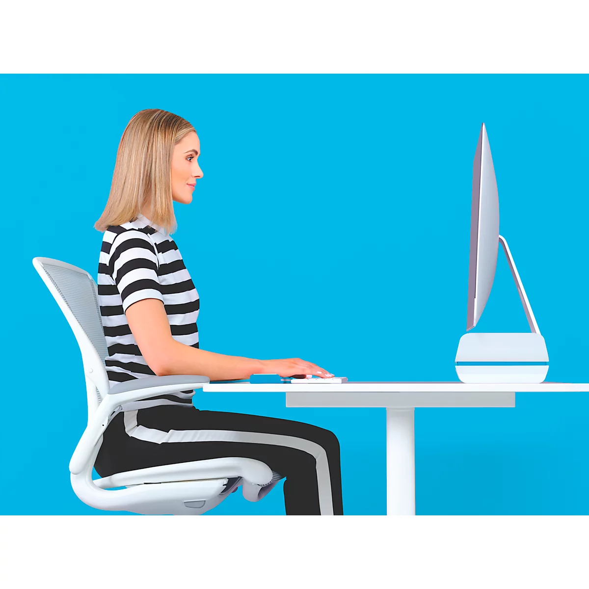 LEITZ® Ergo WOW Monitorständer, ergonomisch, für Monitore bis 27', 2-stufig höhenverstellbar mit Ablagefläche für Tastatur, B 209 x H 112 mm, weiss/blau