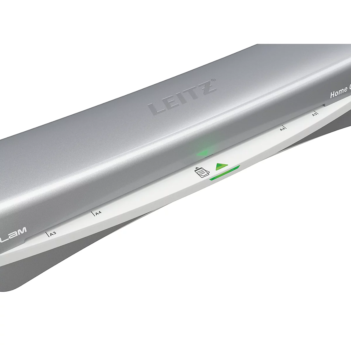 Nahaufnahme eines silberfarbenen Laminiergeräts der Marke Leitz. Ein grünes Licht leuchtet, daneben befinden sich Symbole.