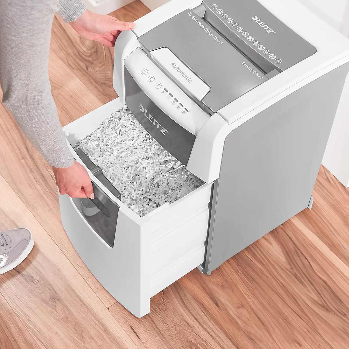 Leitz IQ Autofeed Office 150 papiervernietiger P5, volledig automatisch, micro cut 2 x 15 mm, 44 l, 150 vel snijcapaciteit, wit