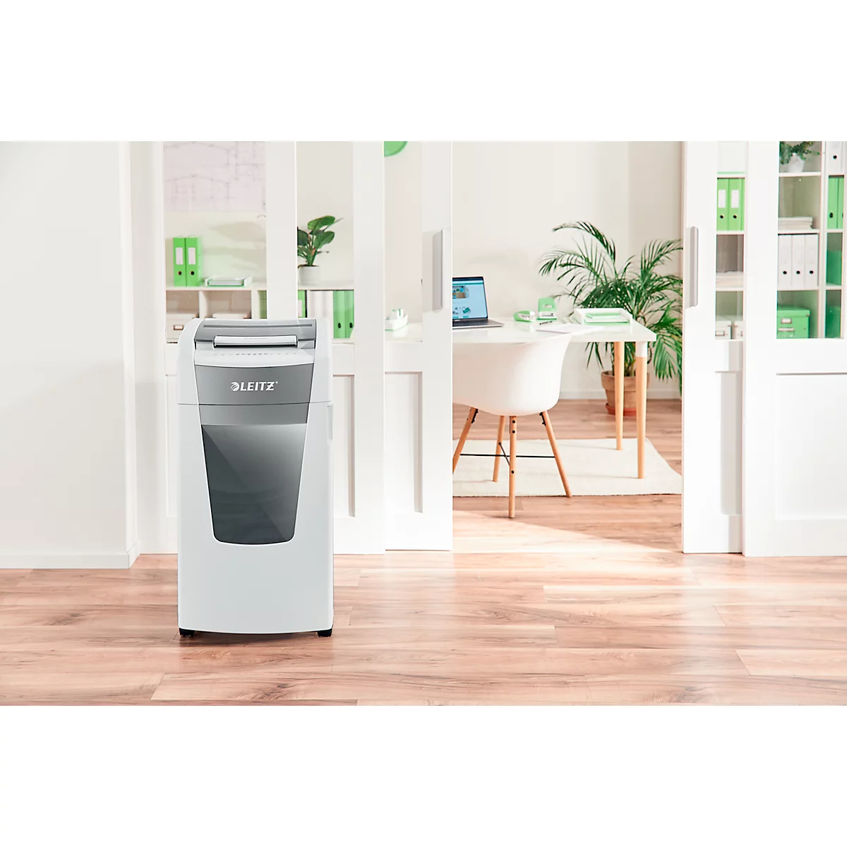 Leitz IQ Autofeed Office Pro 600 papiervernietiger P4, volledig automatisch, deeltjes snijden 4 x 36 mm, 110 l, 600 vel snijcapaciteit, met rollen, wit