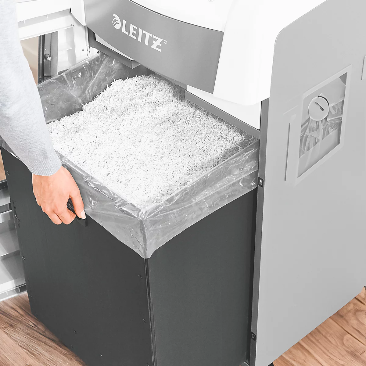 Leitz IQ Autofeed Office Pro 600 papiervernietiger P4, volledig automatisch, deeltjes snijden 4 x 36 mm, 110 l, 600 vel snijcapaciteit, met rollen, wit