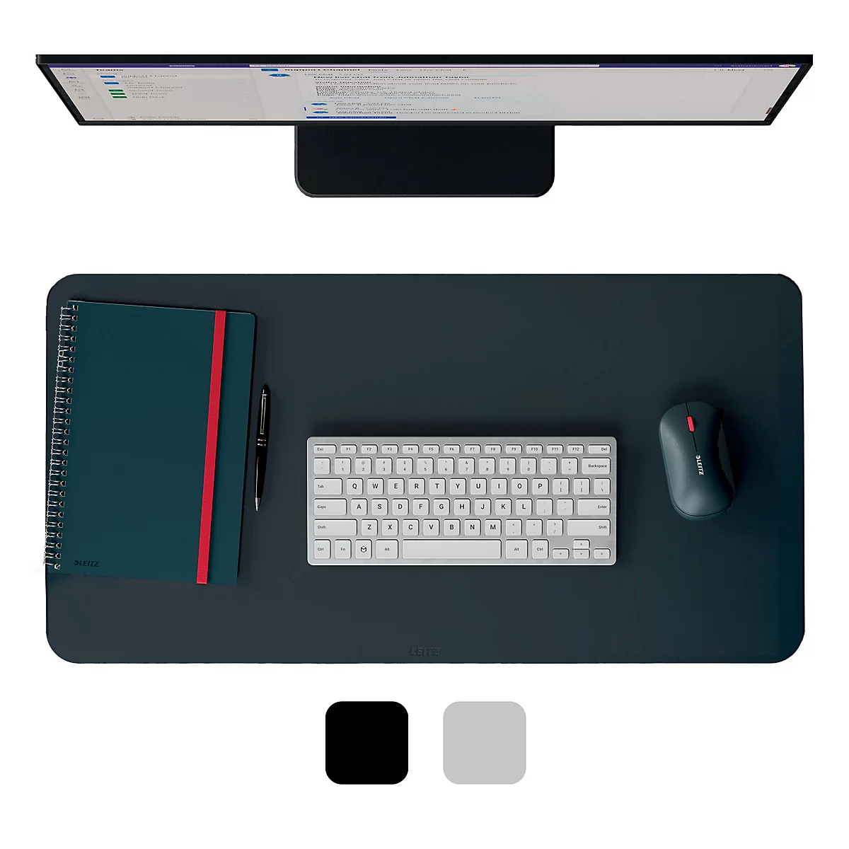 Vue de dessus d'un bureau : moniteur, clavier, souris, carnet et stylo sur un tapis gris.