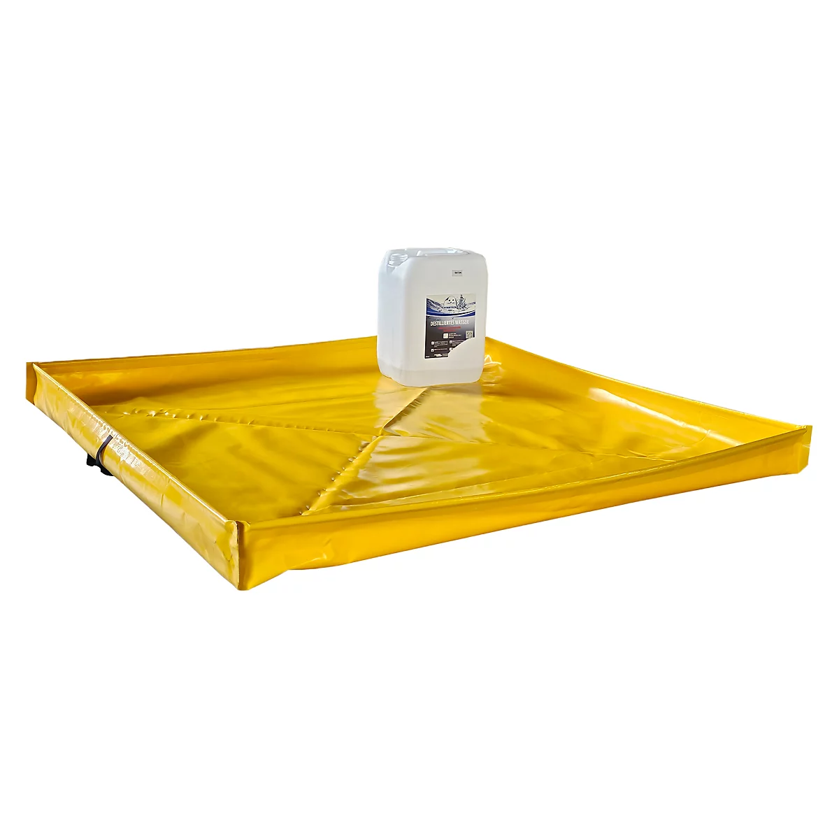 Gele opvangbak met witte container. De container staat in het midden van de bak.
