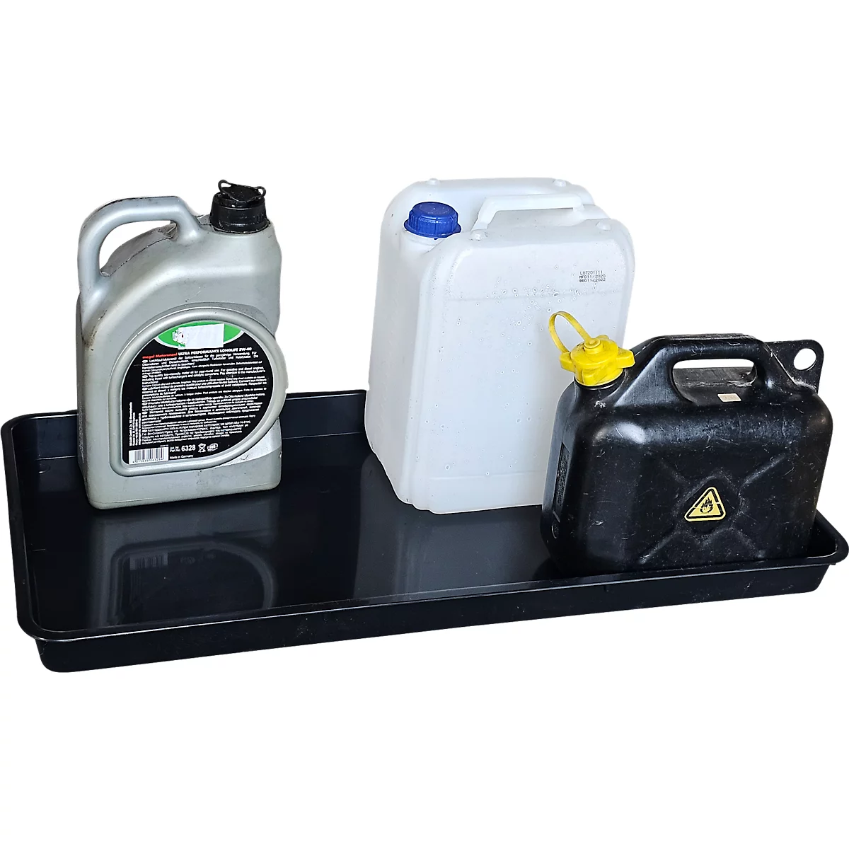 Zwarte opvangbak met drie containers: grijs, wit, zwart. Allemaal in de bak.