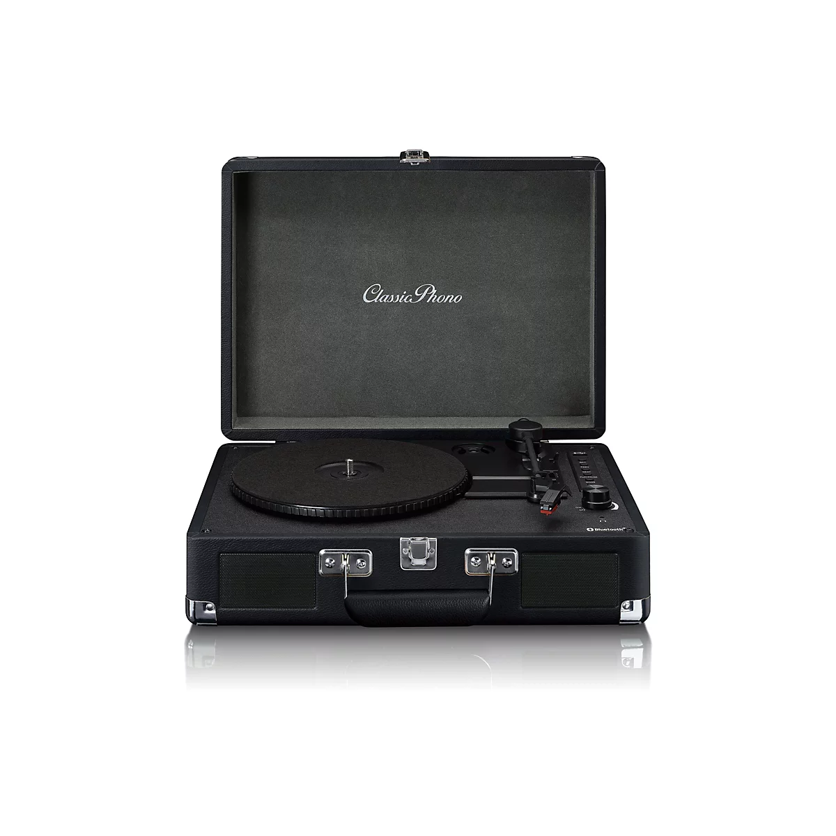 Schwarzer Classic Phono Plattenspieler im Kofferdesign mit ausgeklapptem Deckel vor weißem Hintergrund.