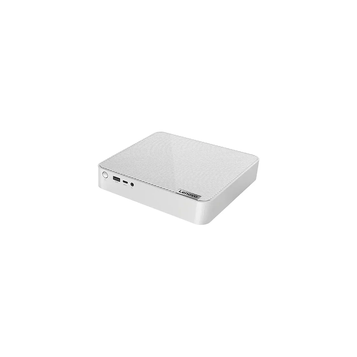 Ein weißer Lenovo-Mini-PC, diagonal von oben links nach unten rechts fotografiert. Auf der Oberseite befinden sich parallele, geriffelte Linien. Auf der Vorderseite sind Anschlüsse zu sehen.