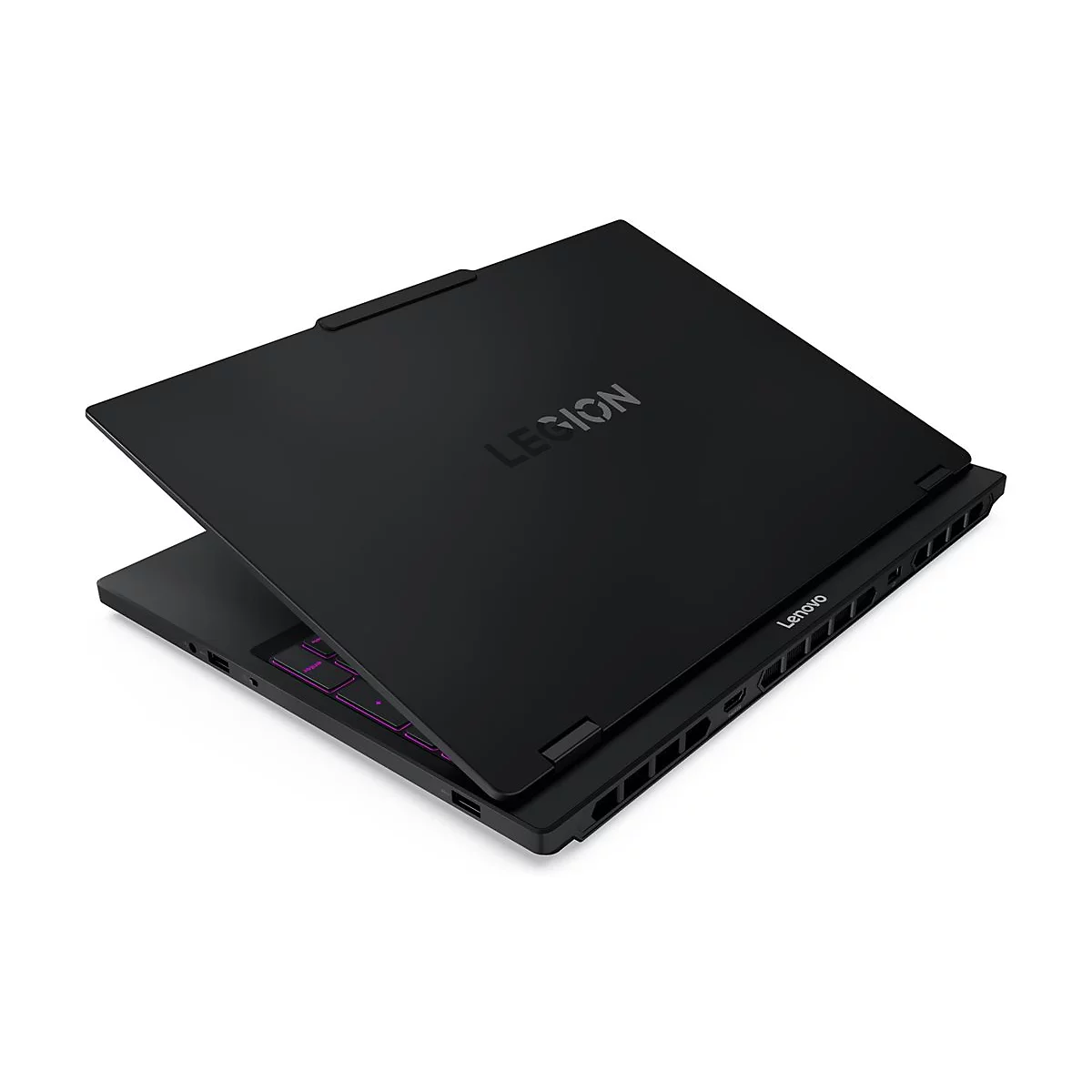 Schwarzes Lenovo Legion Laptop im Winkel geöffnet, mit Legion- und Lenovo-Logo. Die Tastatur leuchtet violett.