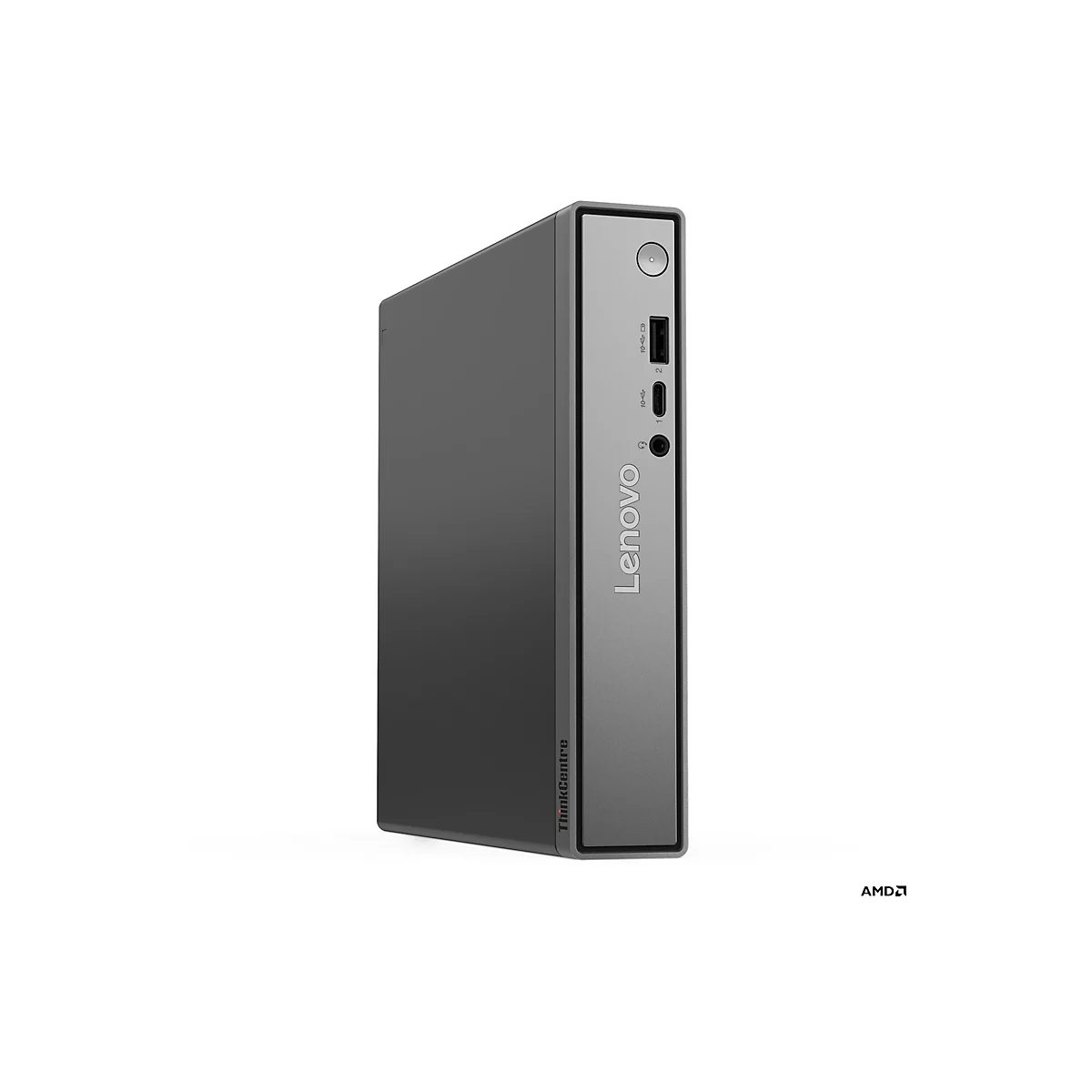 Ein grauer Lenovo ThinkCentre-PC vor weißem Hintergrund. Auf der Vorderseite sind Anschlüsse und der Markenname Lenovo zu sehen.
