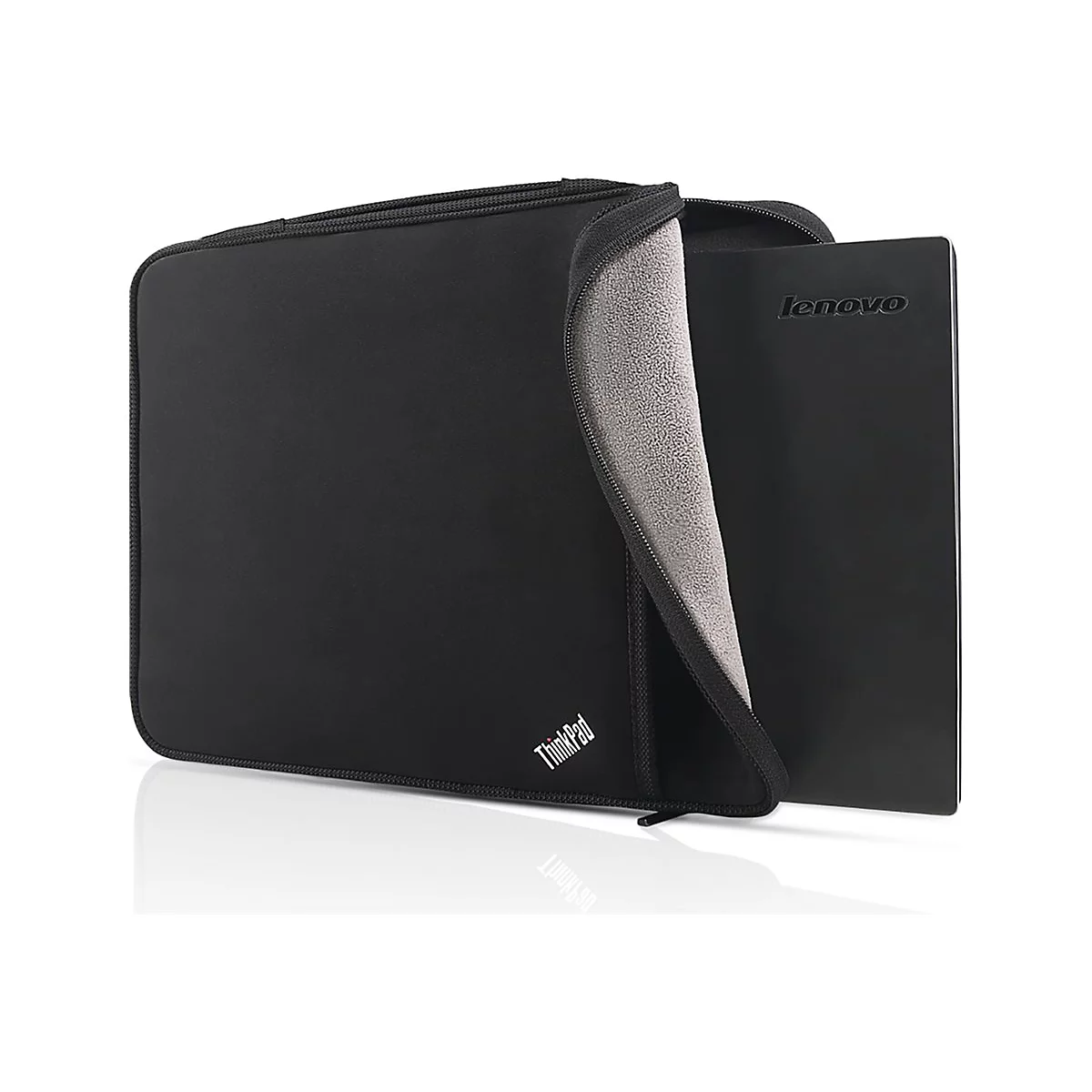 Schwarze Laptoptasche mit einem Laptop. Der Reißverschluss ist geöffnet, das graue Innenfutter ist sichtbar.