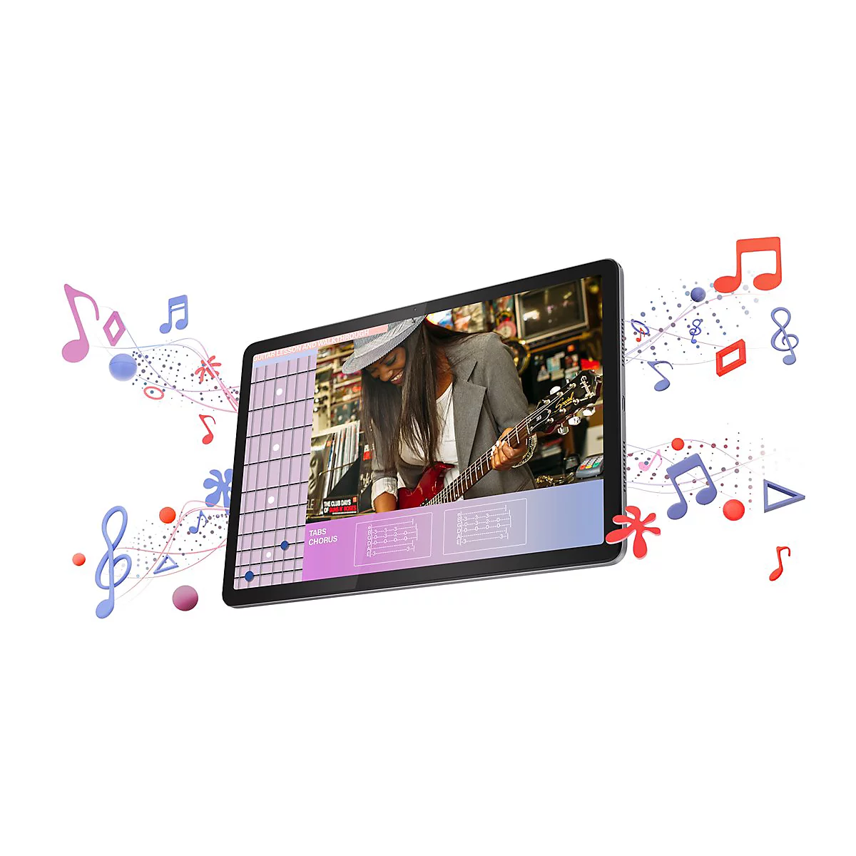 Eine Frau spielt Gitarre, während sie Gitarrenunterricht auf einem Tablet mit Noten im Hintergrund hat.