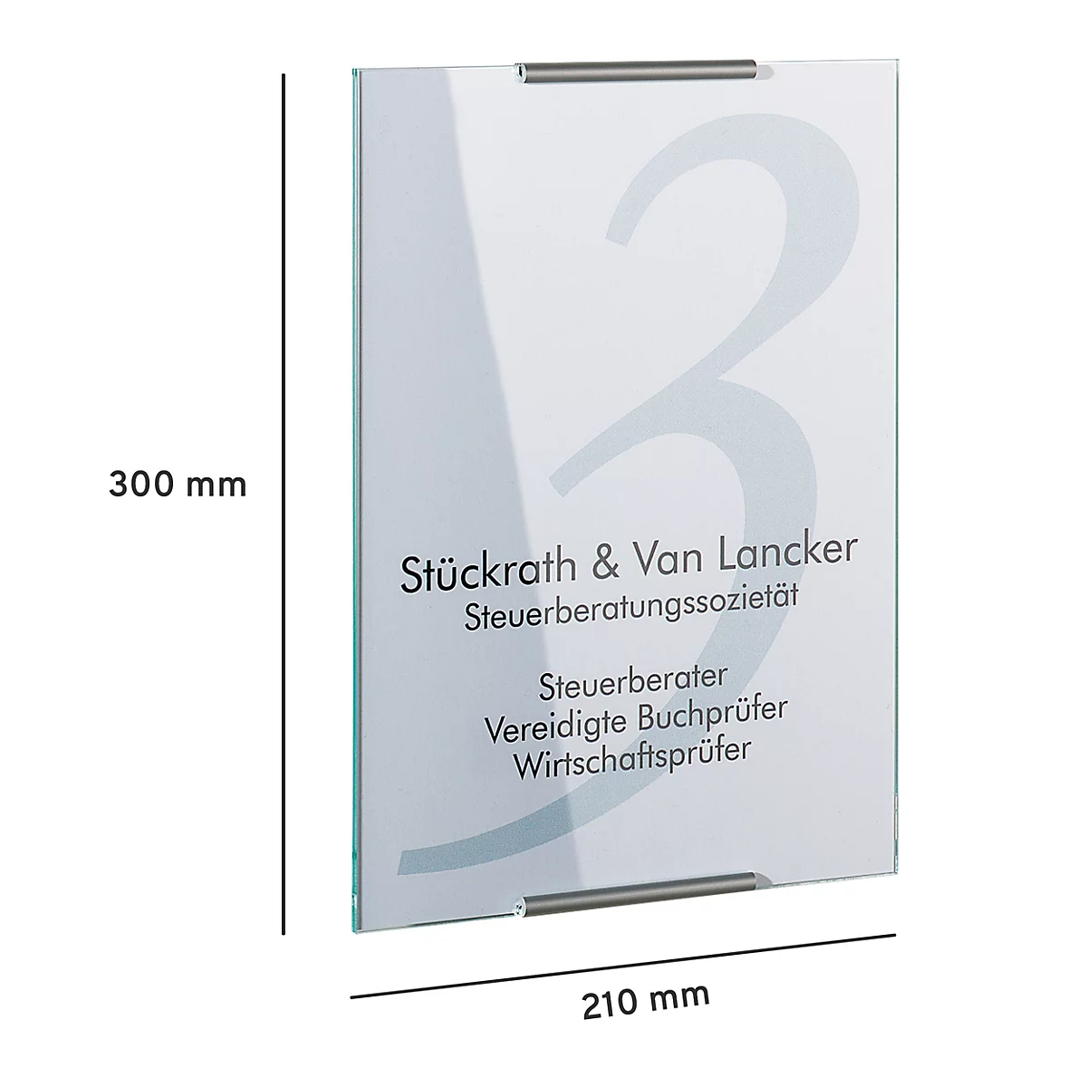 Letrero de empresa de cristal con la inscripción "Stückrath & Van Lancker". El letrero está sujetado por clips metálicos.