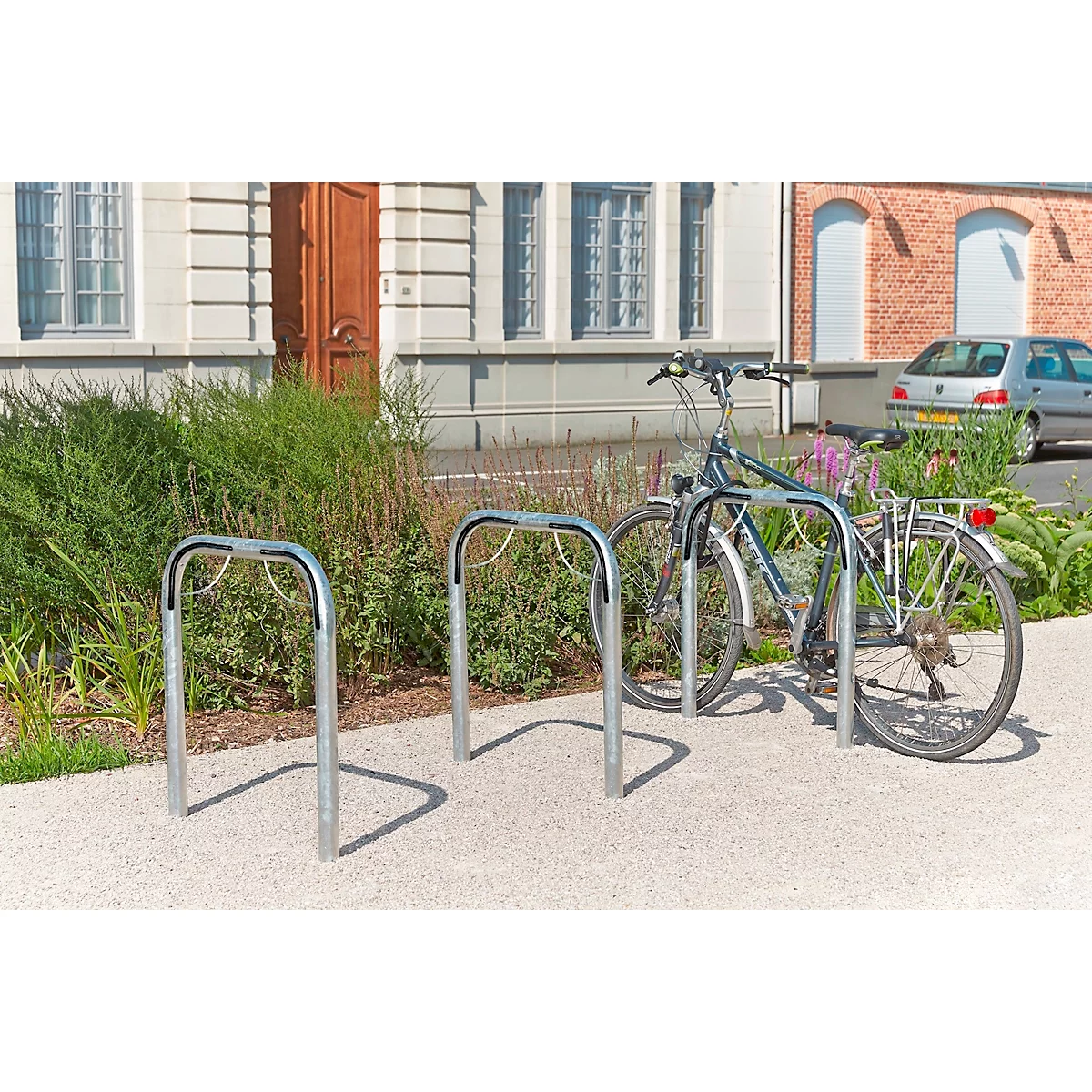 Leunbeugel, 2-zijdig, B 750 x D 50 x H 1000 mm, met rubber beklede beugels, gegalvaniseerd, voor plaatsing in beton