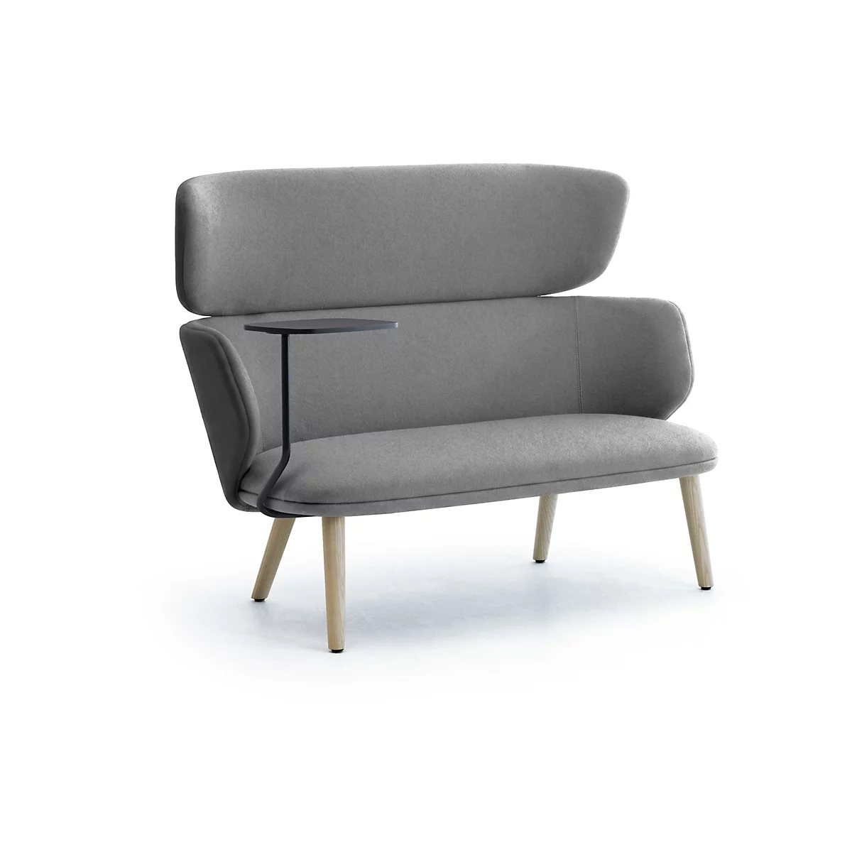 Graues Polstersofa mit hoher Rückenlehne, integriertem schwarzen Beistelltisch und hellen Holzbeinen vor weißem Hintergrund.
