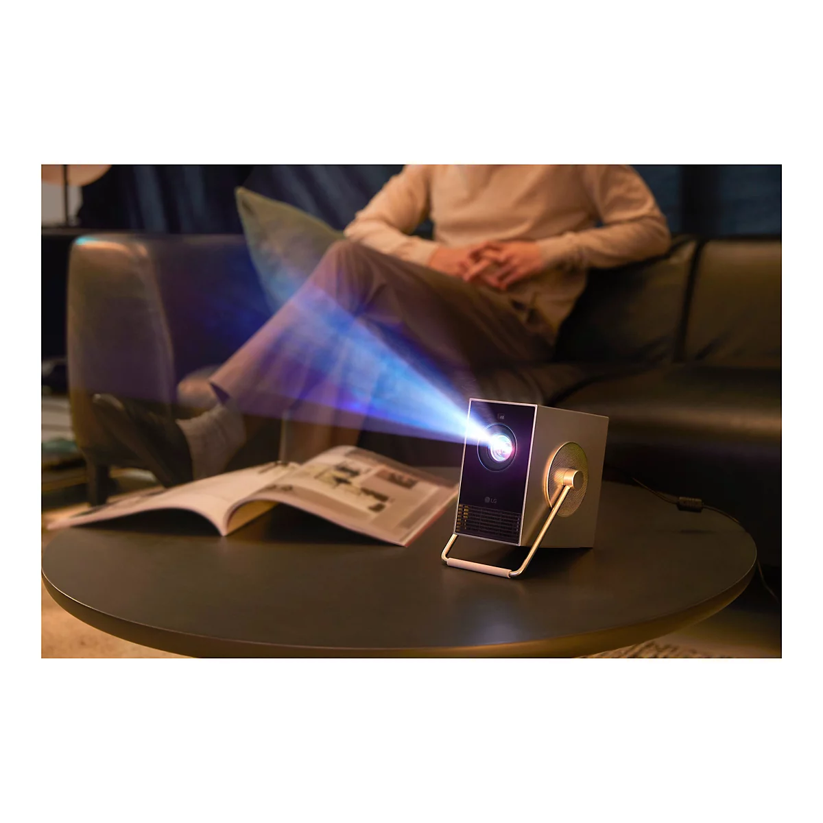 LG CineBeam Q HU710PB - DLP-Projektor - RGB-Laser - tragbar - 500 ANSI-Lumen - 3840 x 2160