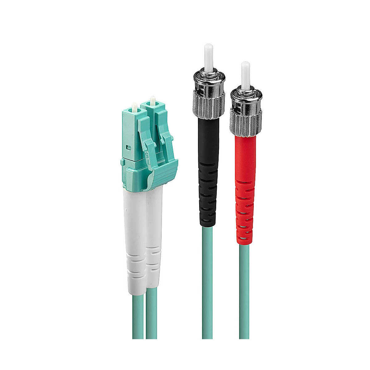 Plusieurs câbles à fibre optique avec connecteurs : connecteurs vert clair, noir et rouge sur fond blanc.