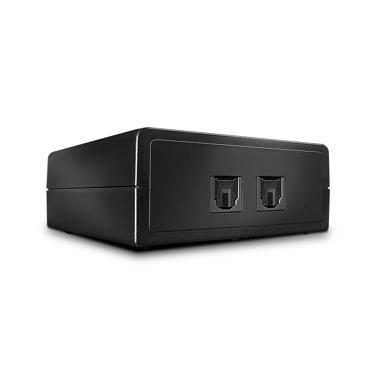 Schwarzes elektronisches Gerät mit zwei rechteckigen Öffnungen. Detailaufnahme.