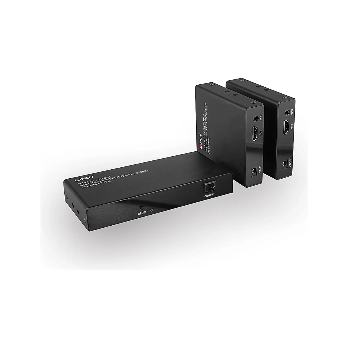 Drei schwarze HDMI-Extender-Geräte; einer länglich mit Ein/Aus-Schalter, zwei quaderförmig mit Anschlüssen.