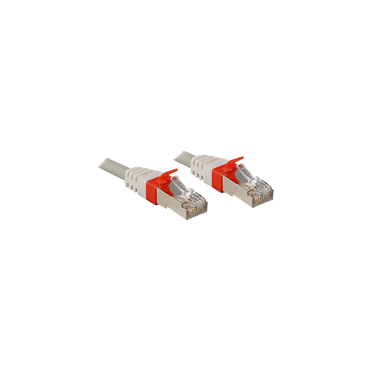 Zwei graue Netzwerkkabel mit orangefarbenen und silbernen Steckern. Die Stecker sind nah beieinander platziert.