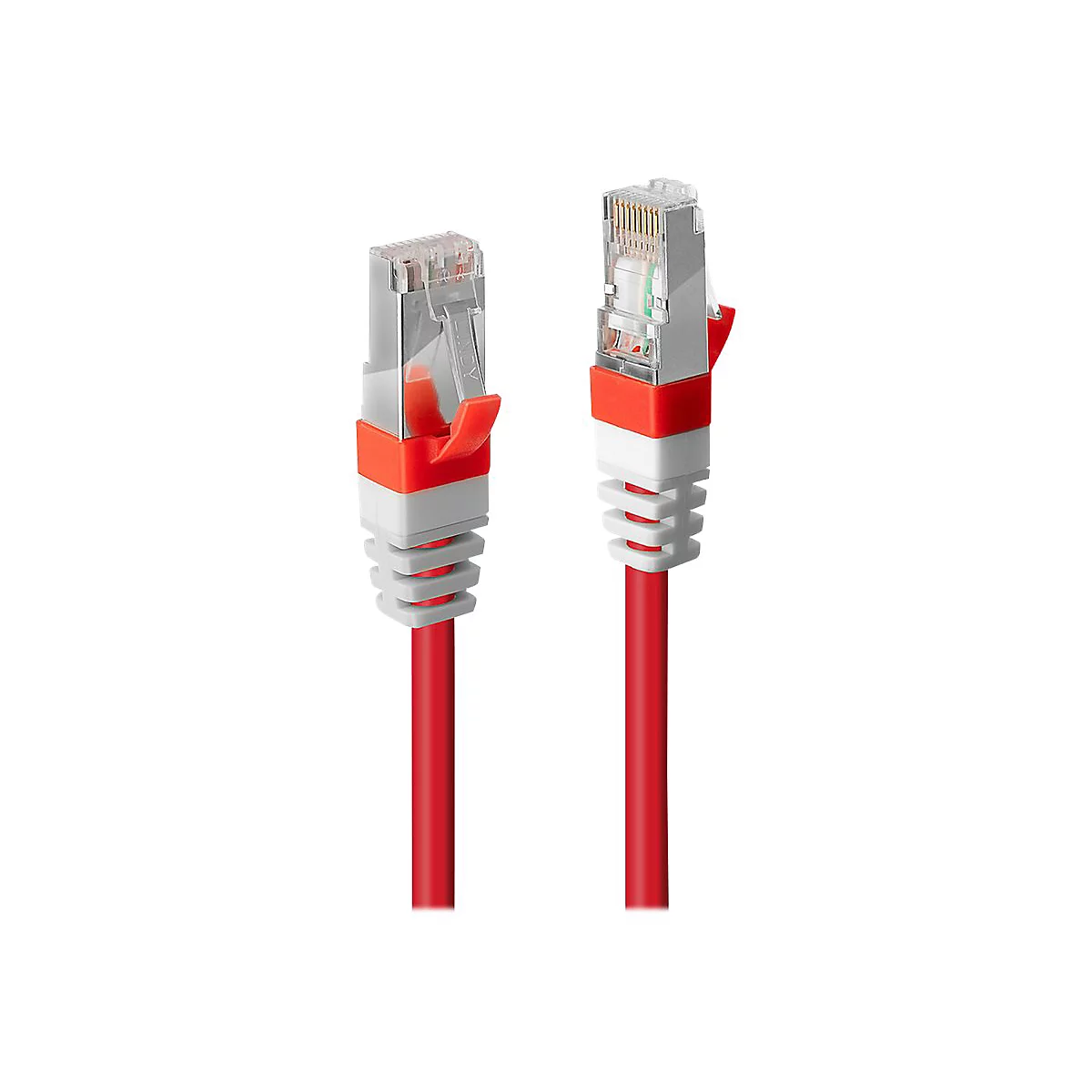 Zwei rote Netzwerkkabel mit Steckern vor weißem Hintergrund.