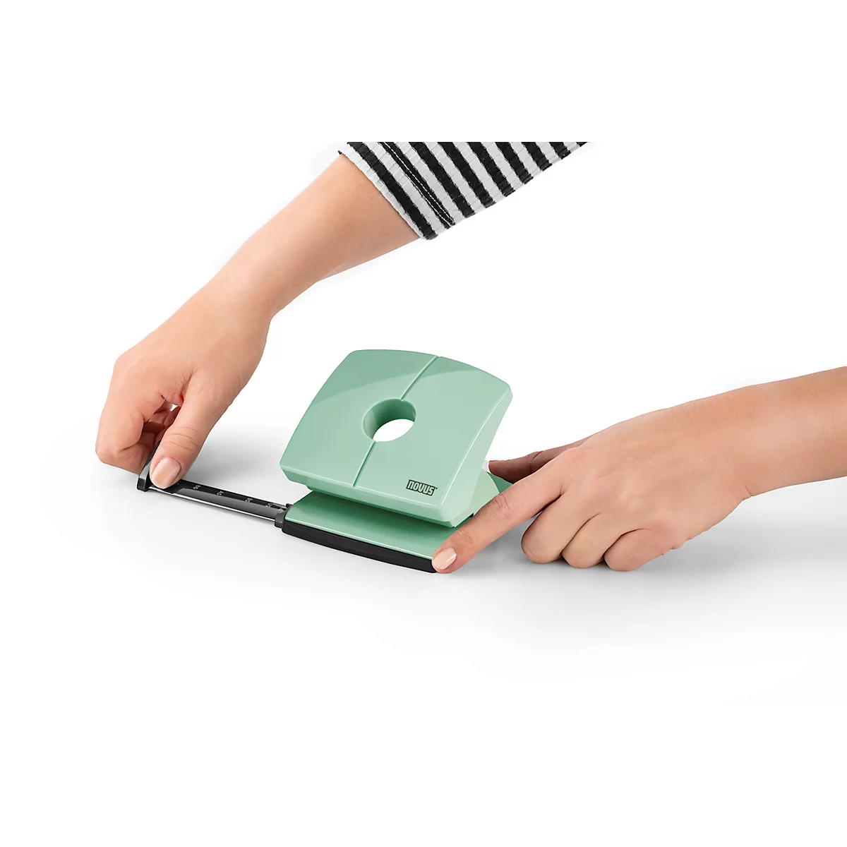 Locher NOVUS B 220, bis zu 20 Blatt, für A4/A5/A6/B5/B6/US/3x8/Folio, Anschlagschiene, Vollmetall & Kunststoff, mellow-mint