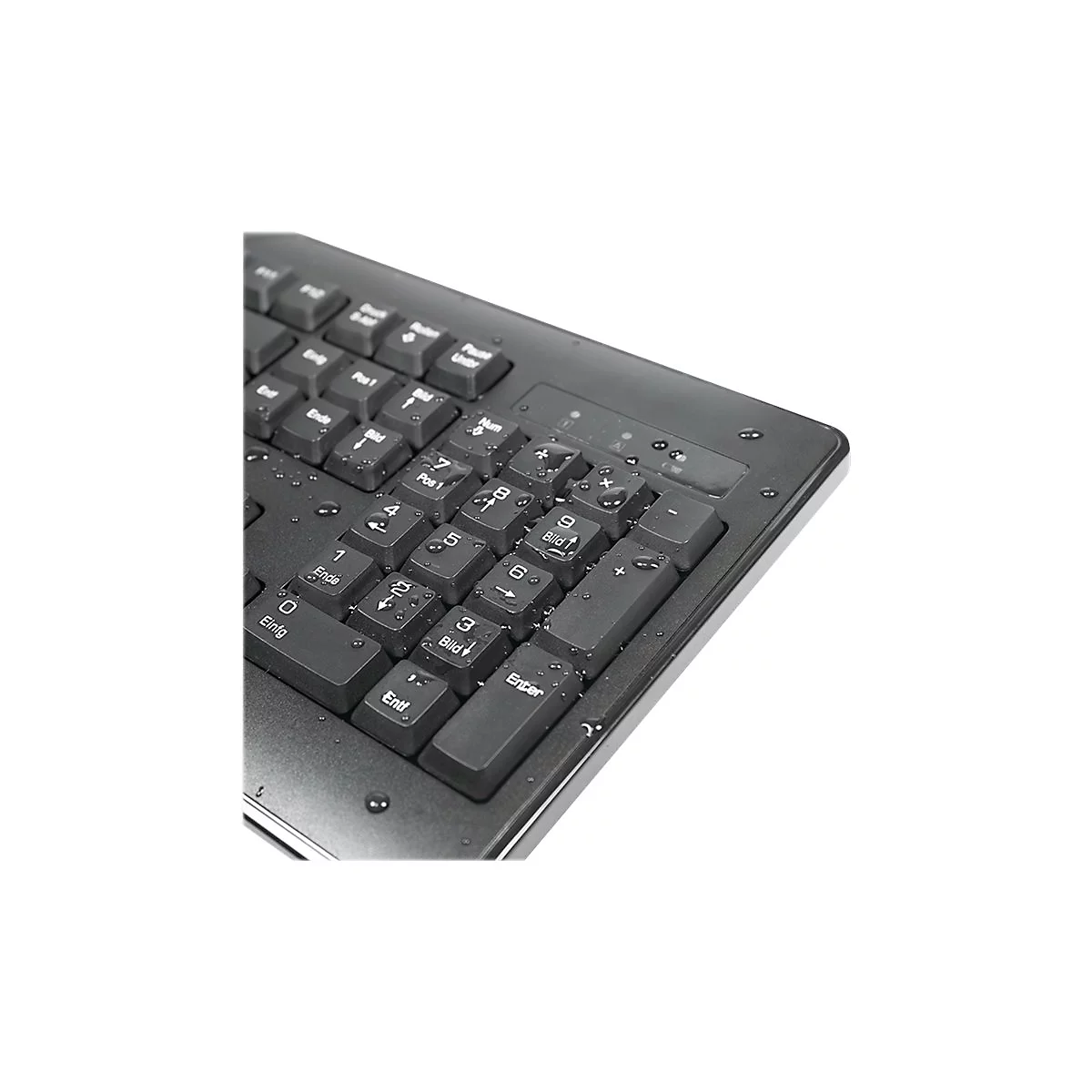 Nahaufnahme einer schwarzen Tastatur mit Wassertropfen. Zahlen 1-9 und andere Funktionstasten sind zu sehen.