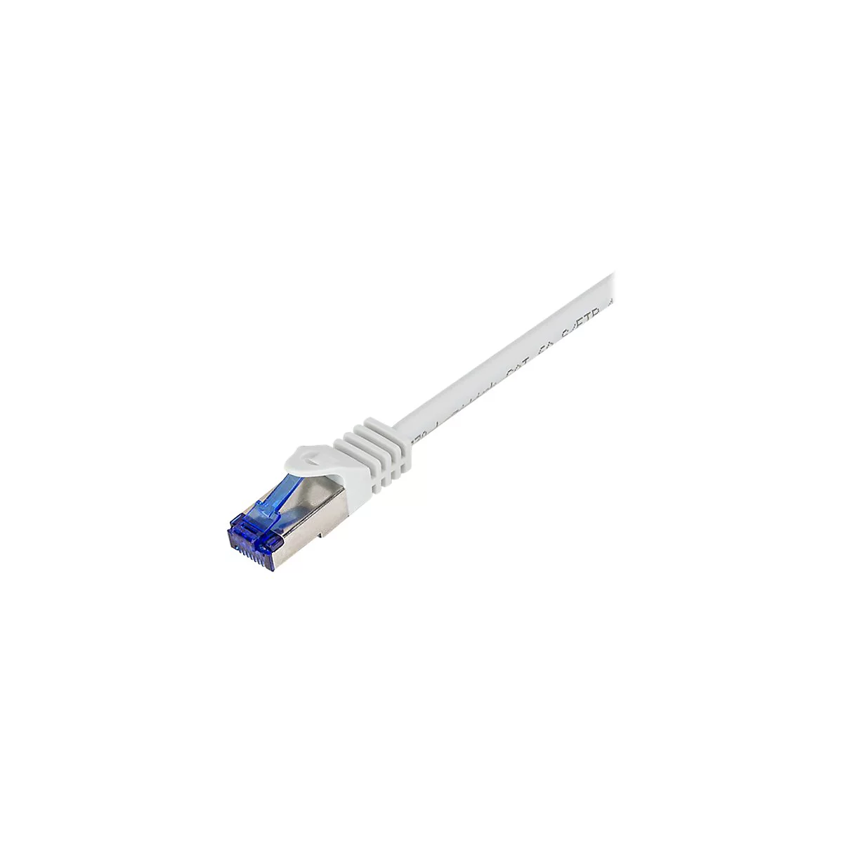 Ein weißes Ethernet-Kabel mit RJ45-Stecker und blauem Clip vor weißem Hintergrund.