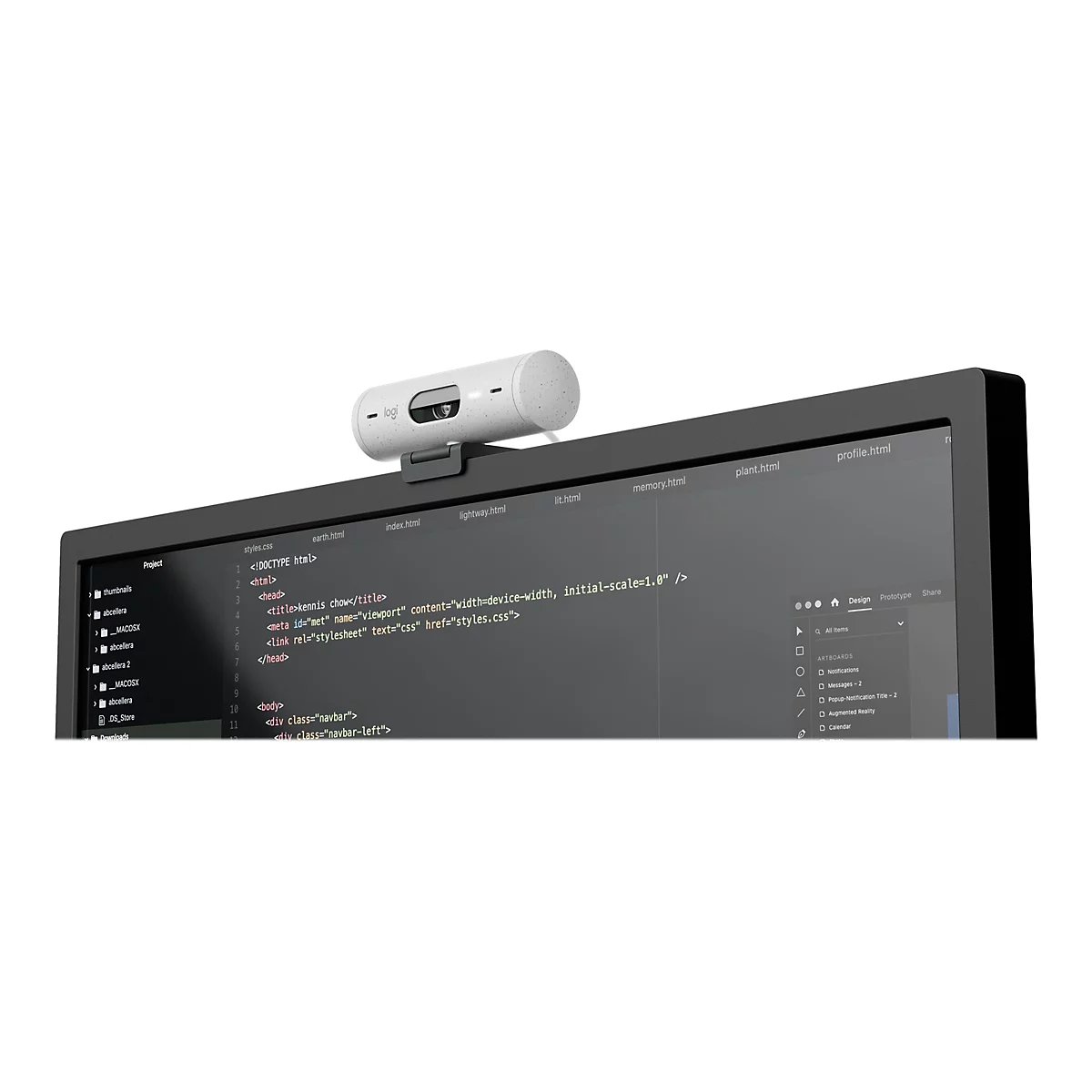 Webcam auf einem Monitor mit geÃ¶ffnetem Code. Die Webcam ist weiÃŸ, der Monitor schwarz.
