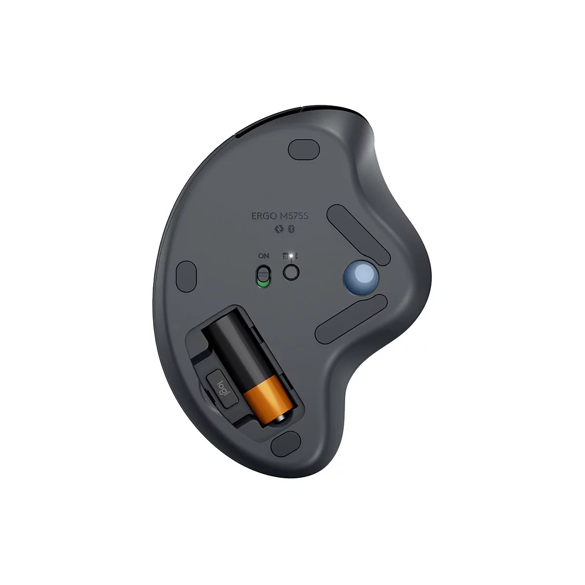 Draufsicht auf eine ergonomische Maus. Der graue Korpus hat eine runde Form. Aufschrift: Ergo M575S. Eine AA-Batterie ist eingesetzt.