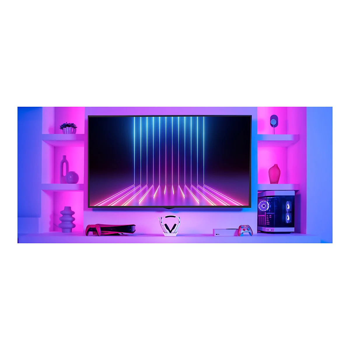 Fernseher mit Neon-Licht, pink beleuchtete Regale, Gaming-ZubehÃ¶r.