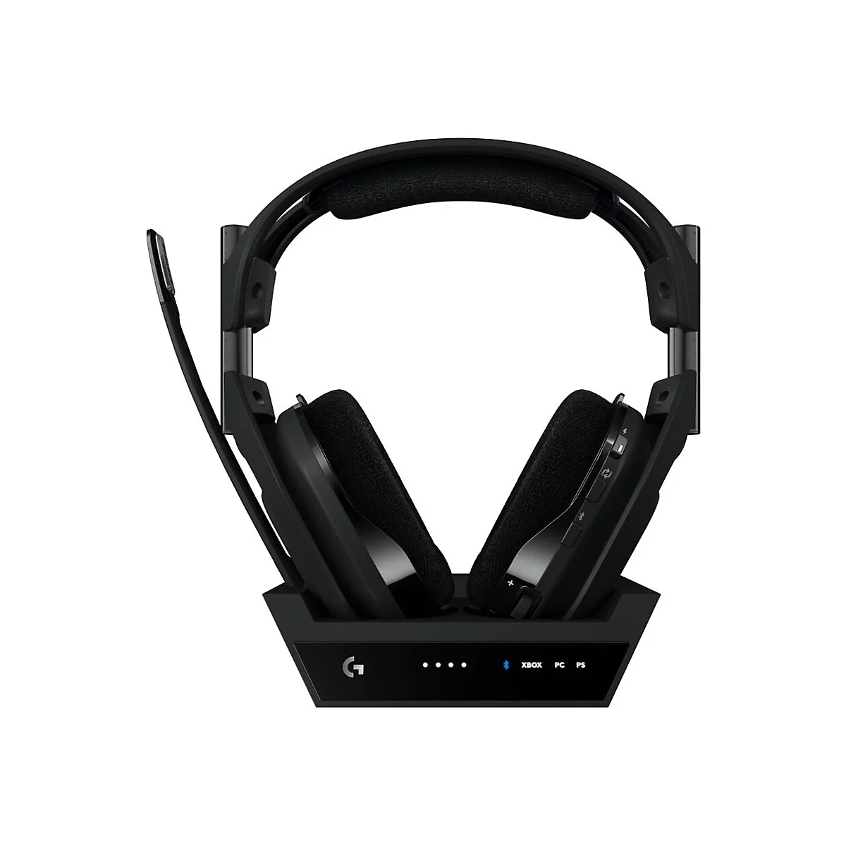 Schwarzes Gaming-Headset in Ladestation. Ein Mikrofon ist ausfahrbar.