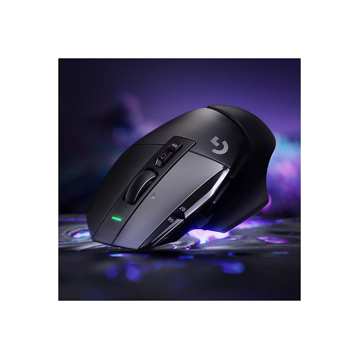 Ein Gaming-Maus in Schwarz, von Logitech, mit beleuchteten Elementen auf einer glÃ¤nzenden OberflÃ¤che.