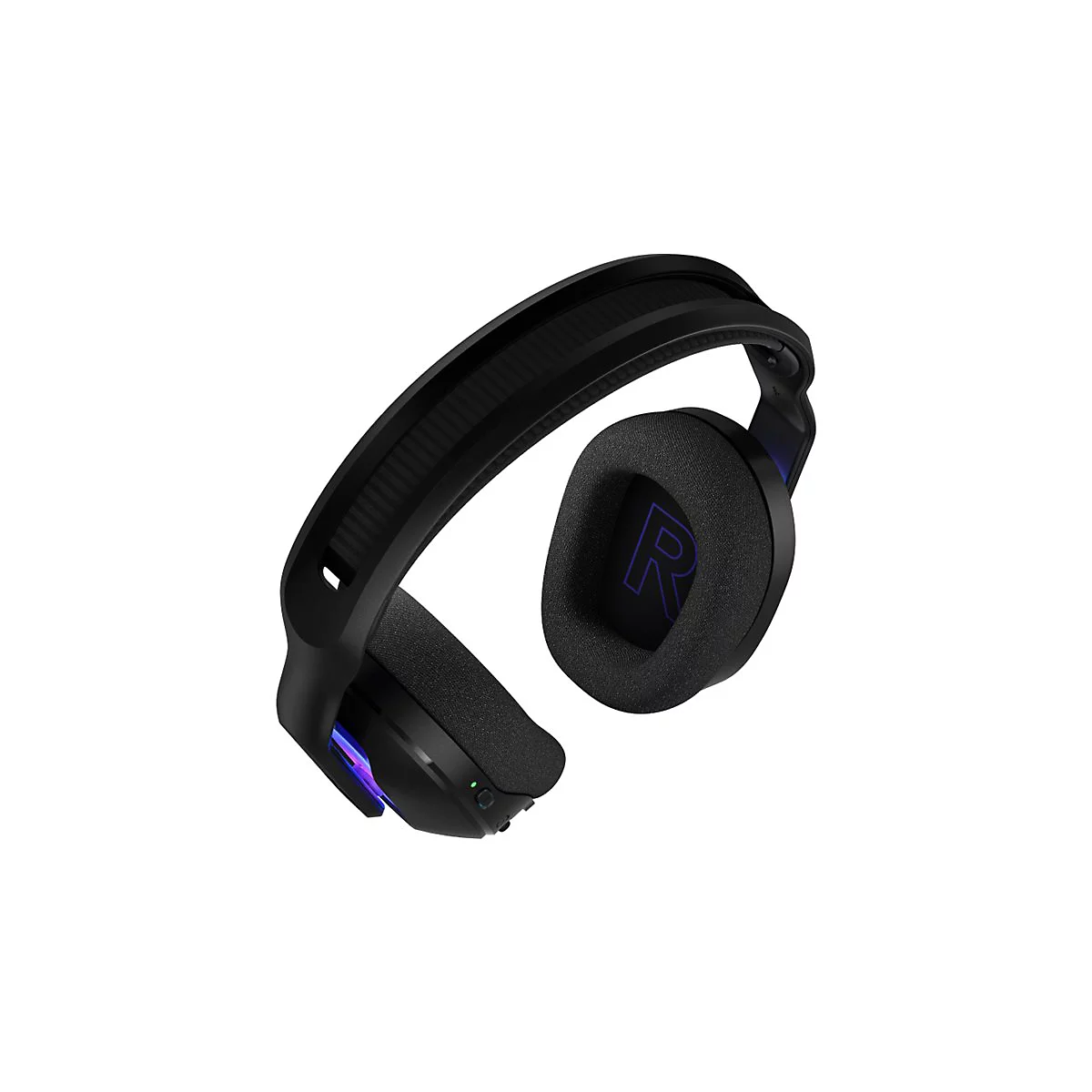 Schwarzes Gaming-Headset, im Detail gezeigt. Der Buchstabe "R" in Blau auf dem Ohrpolster.