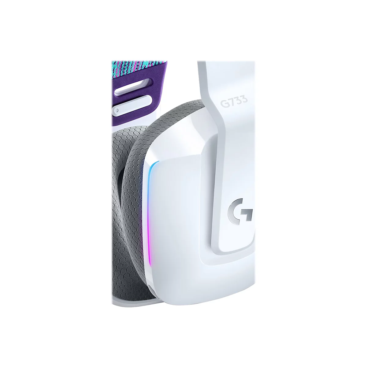 Gros plan sur un casque de jeu blanc. Accents de couleur violets et turquoise. Il est écrit "G733" sur le côté.