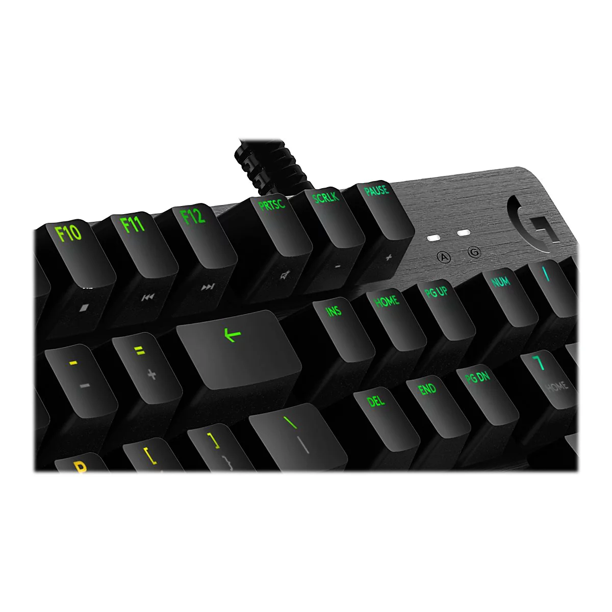 Detailaufnahme einer schwarzen Gaming-Tastatur mit grüner Beschriftung. Sichtbar sind Tasten wie F10, F11, F12, sowie Funktionstasten.